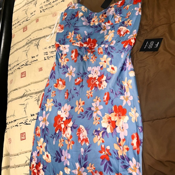 Lulu’s brand new with tags maxi sweetheart dress - Picture 5 of 5